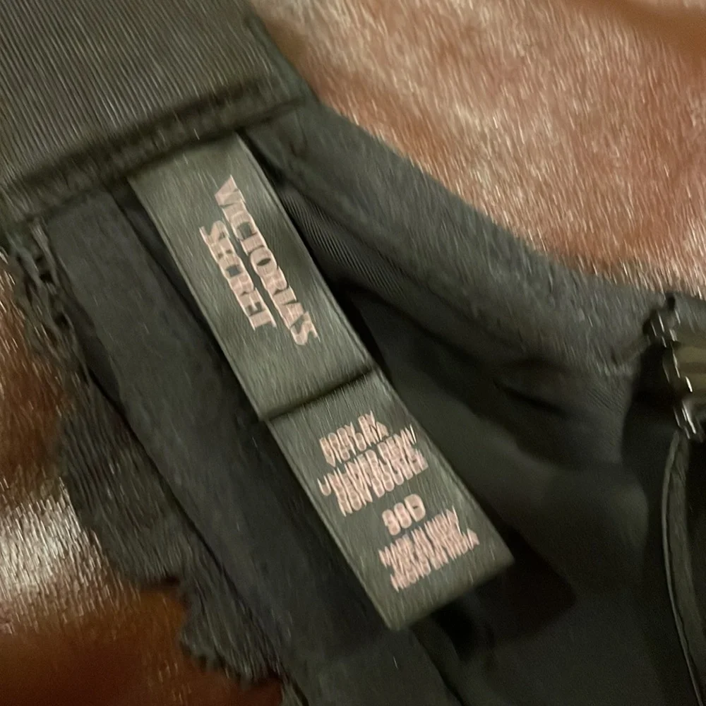 EUC 38D Victoria’s Secret bra - Body by Victoria.​​ - Picture 8 of 9